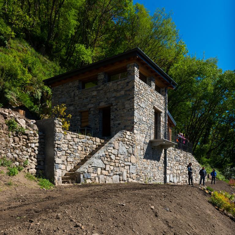 Tra Lago E Montagna Baita La Morena Nesso Luaran gambar