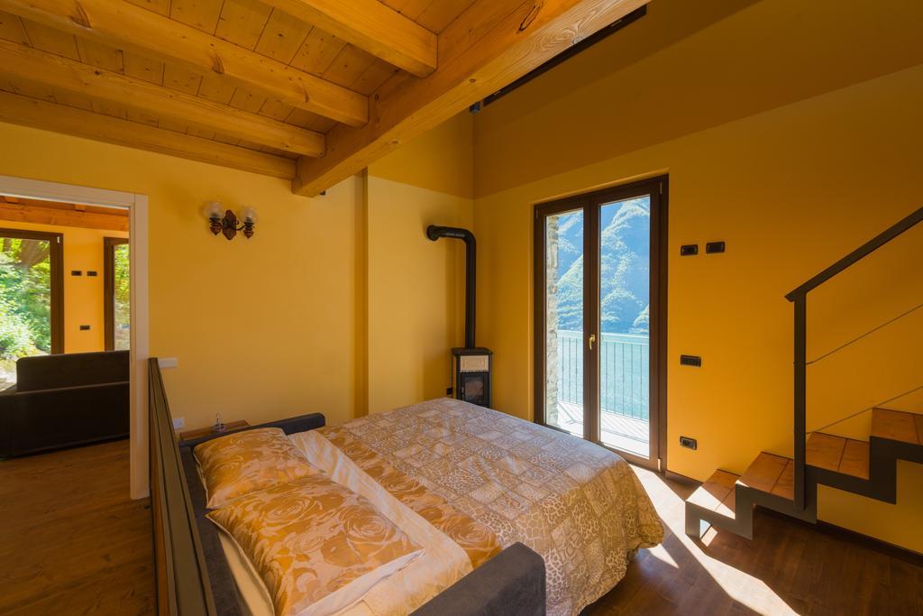 Tra Lago E Montagna Baita La Morena Nesso Luaran gambar